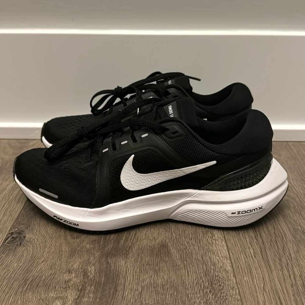 Women’s Nike Air Zoom Vomero 16 Black and White Athletic Shoes Size 5.5